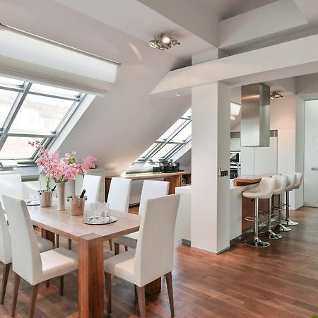 Luxury Central Penthouse With Sauna, Terrace, 250M2, 5Bdrm, 3Bthrm Прага Екстериор снимка