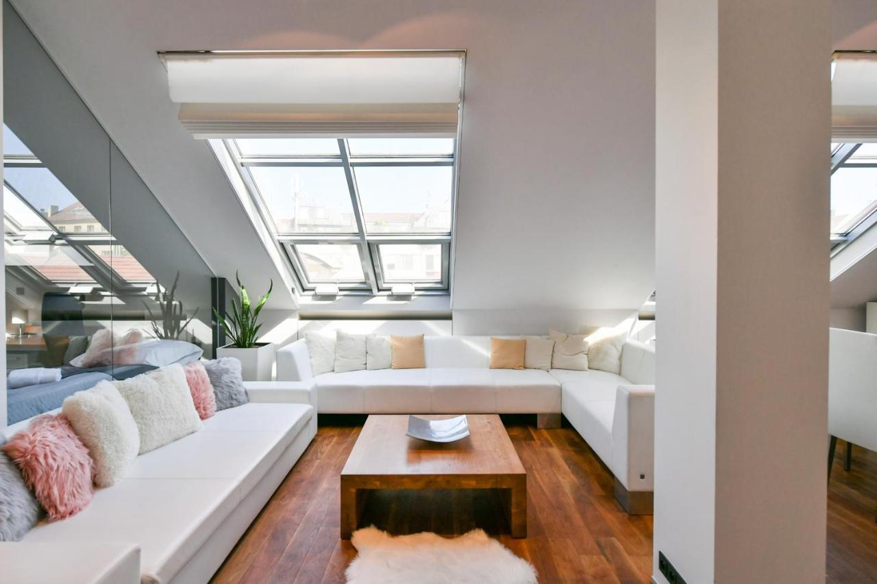 Luxury Central Penthouse With Sauna, Terrace, 250M2, 5Bdrm, 3Bthrm Прага Екстериор снимка