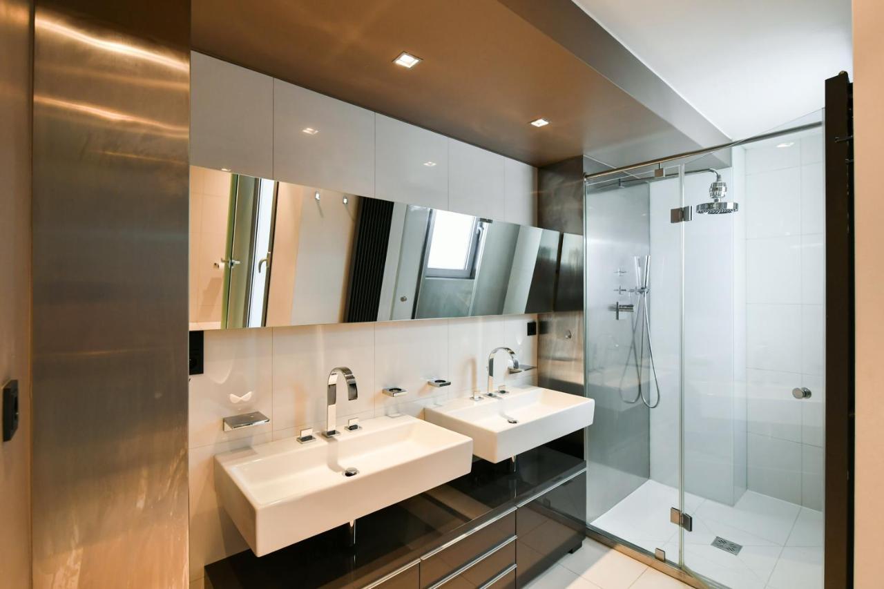 Luxury Central Penthouse With Sauna, Terrace, 250M2, 5Bdrm, 3Bthrm Прага Екстериор снимка
