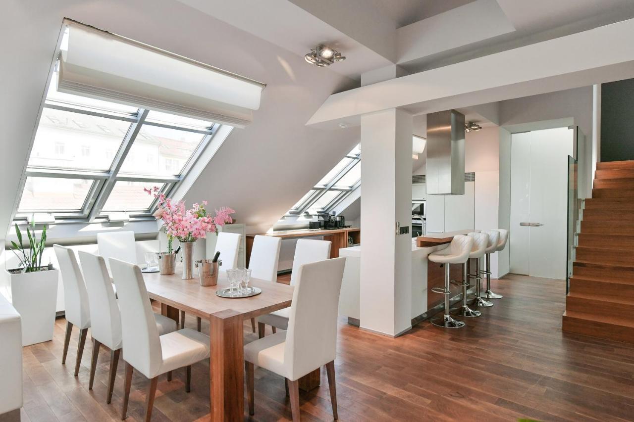 Luxury Central Penthouse With Sauna, Terrace, 250M2, 5Bdrm, 3Bthrm Прага Екстериор снимка