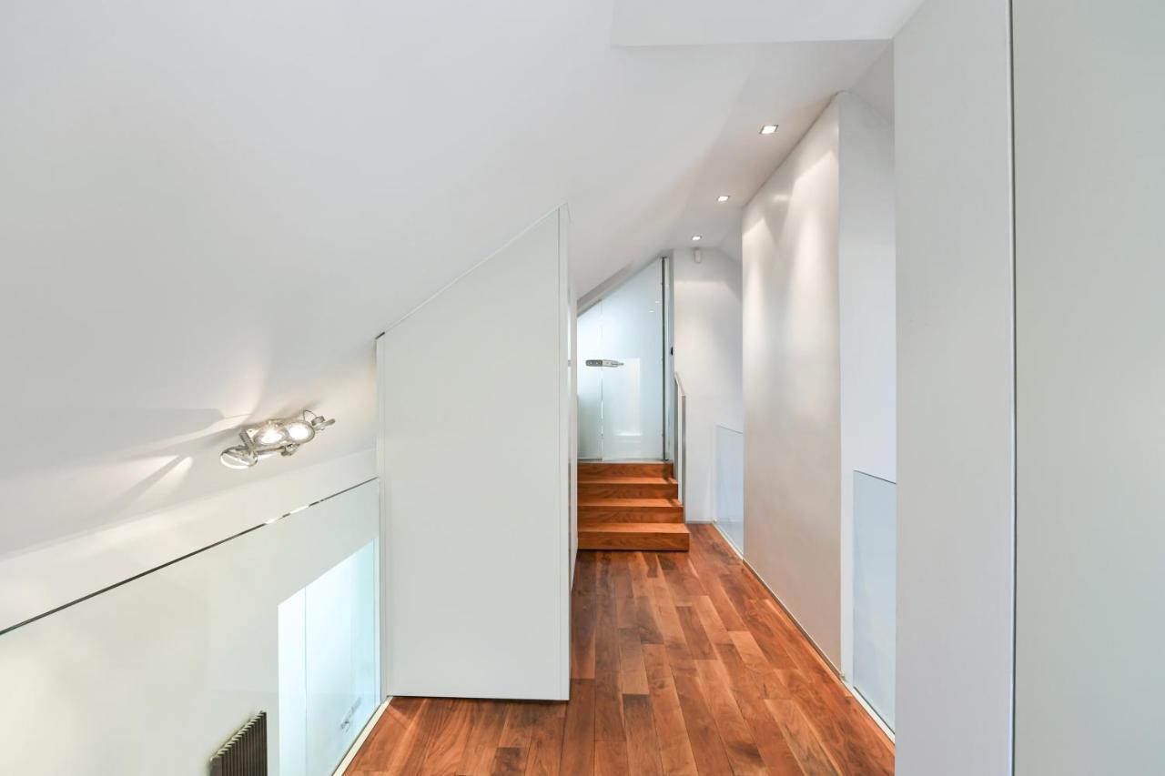 Luxury Central Penthouse With Sauna, Terrace, 250M2, 5Bdrm, 3Bthrm Прага Екстериор снимка