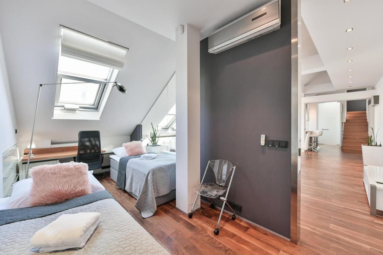 Luxury Central Penthouse With Sauna, Terrace, 250M2, 5Bdrm, 3Bthrm Прага Екстериор снимка