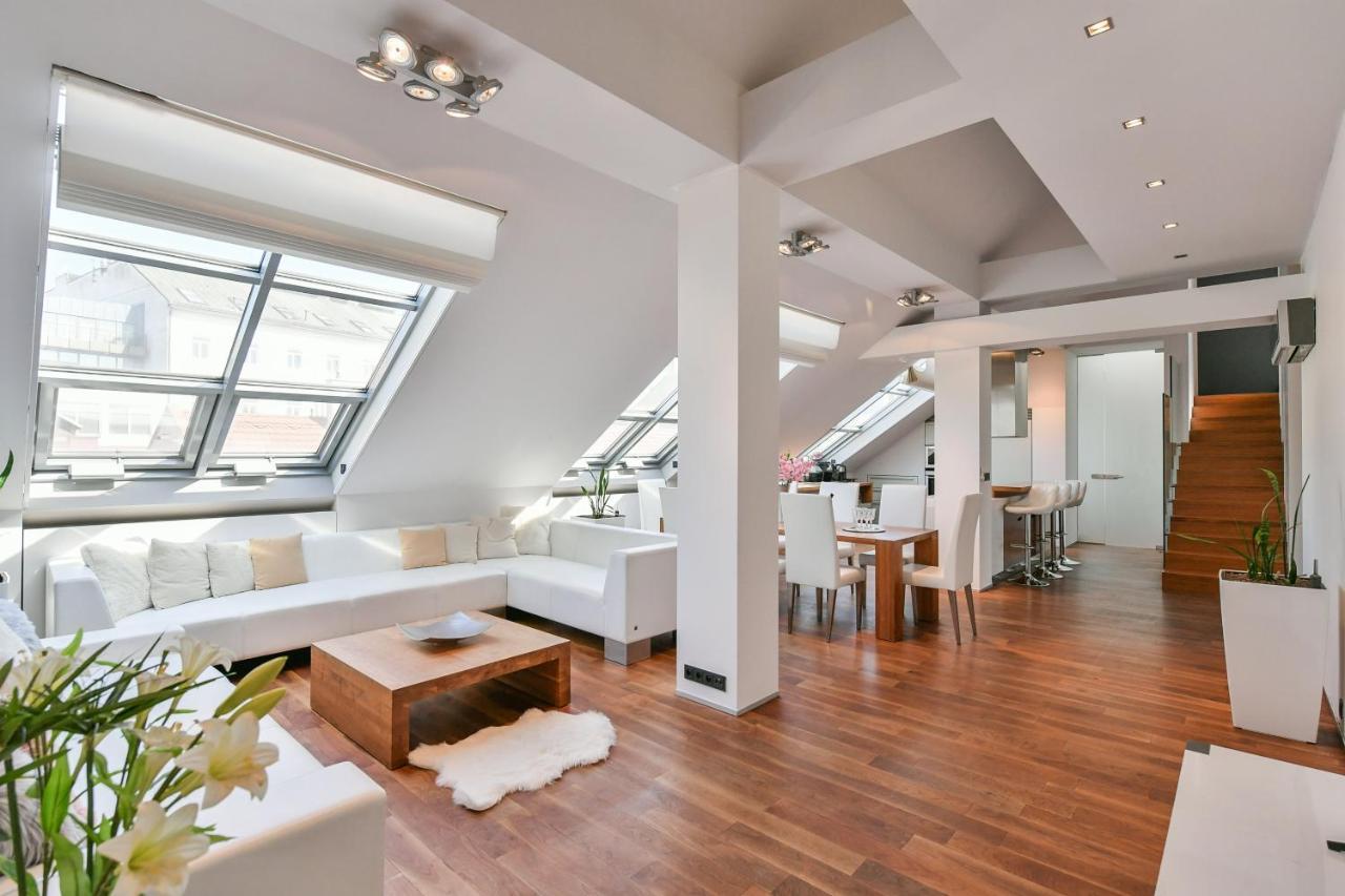 Luxury Central Penthouse With Sauna, Terrace, 250M2, 5Bdrm, 3Bthrm Прага Екстериор снимка