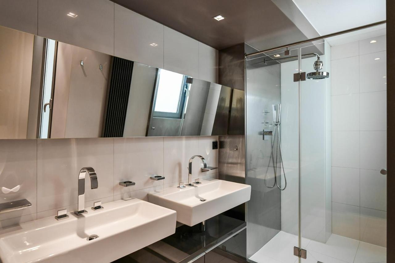 Luxury Central Penthouse With Sauna, Terrace, 250M2, 5Bdrm, 3Bthrm Прага Екстериор снимка