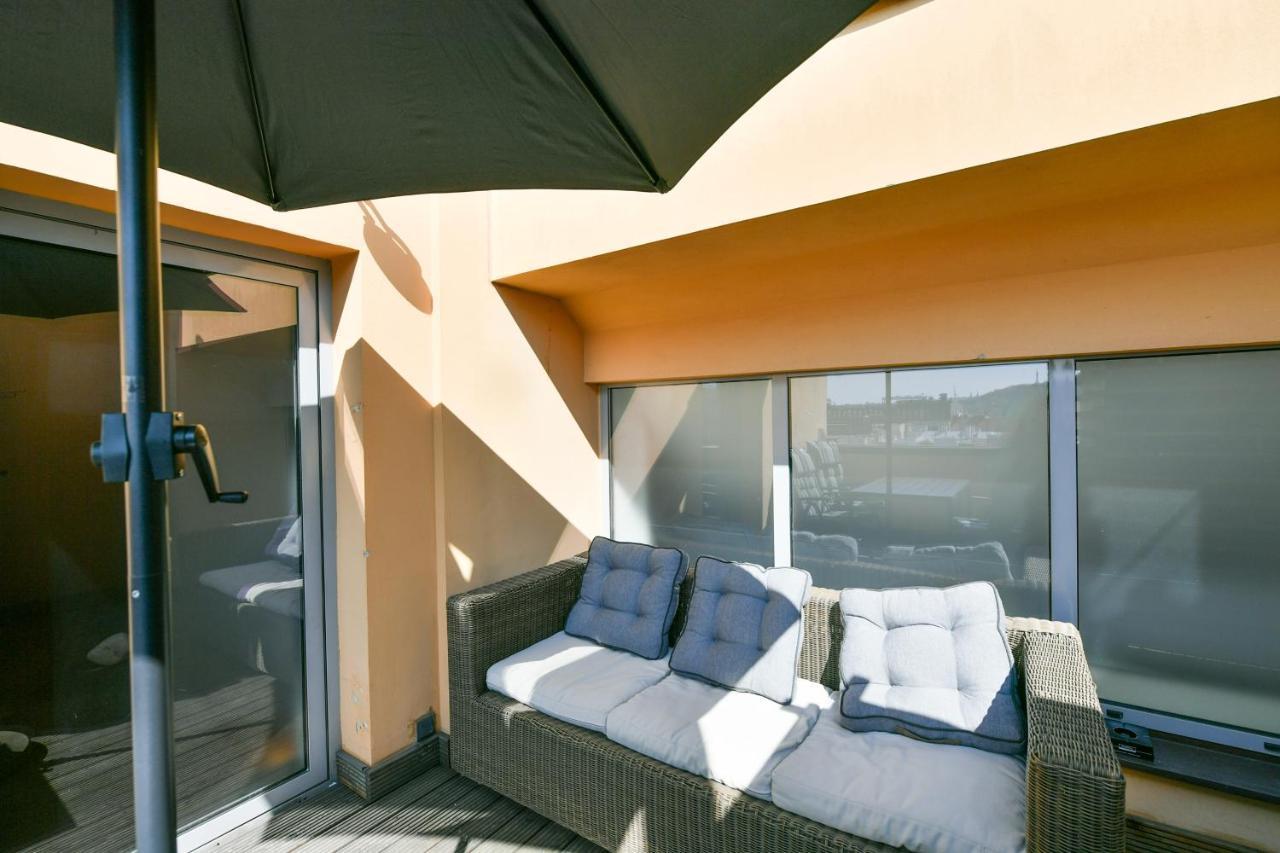 Luxury Central Penthouse With Sauna, Terrace, 250M2, 5Bdrm, 3Bthrm Прага Екстериор снимка