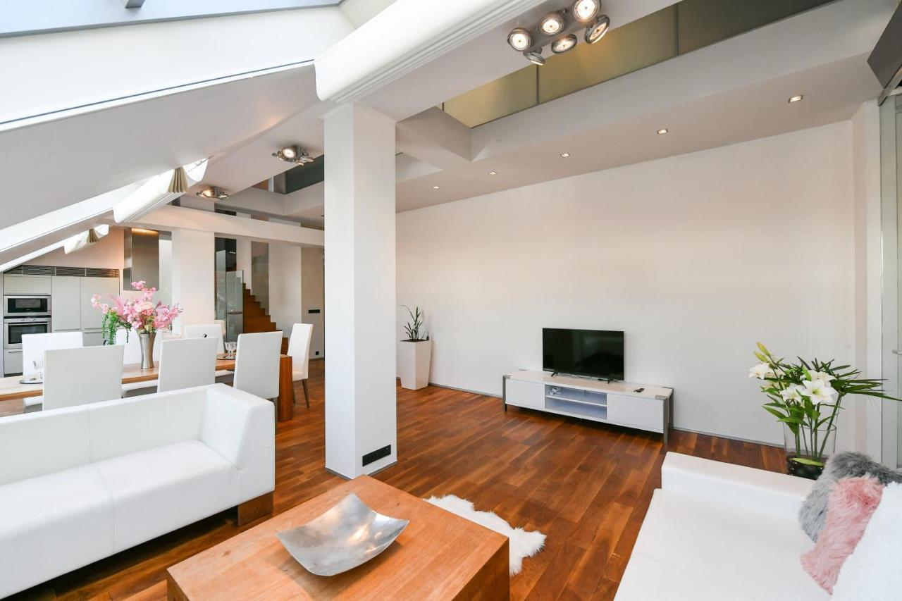 Luxury Central Penthouse With Sauna, Terrace, 250M2, 5Bdrm, 3Bthrm Прага Екстериор снимка