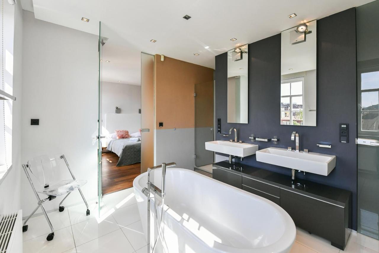 Luxury Central Penthouse With Sauna, Terrace, 250M2, 5Bdrm, 3Bthrm Прага Екстериор снимка