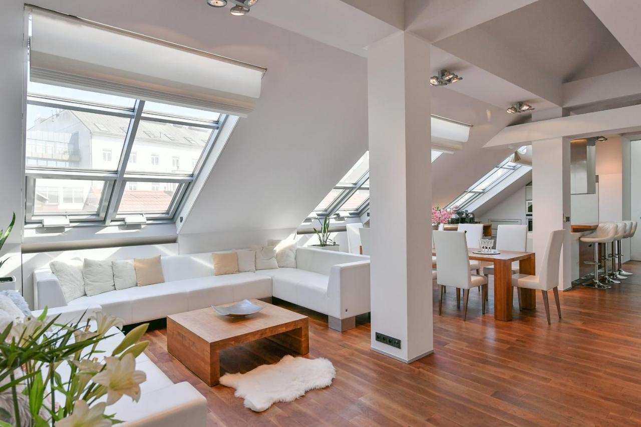 Luxury Central Penthouse With Sauna, Terrace, 250M2, 5Bdrm, 3Bthrm Прага Екстериор снимка
